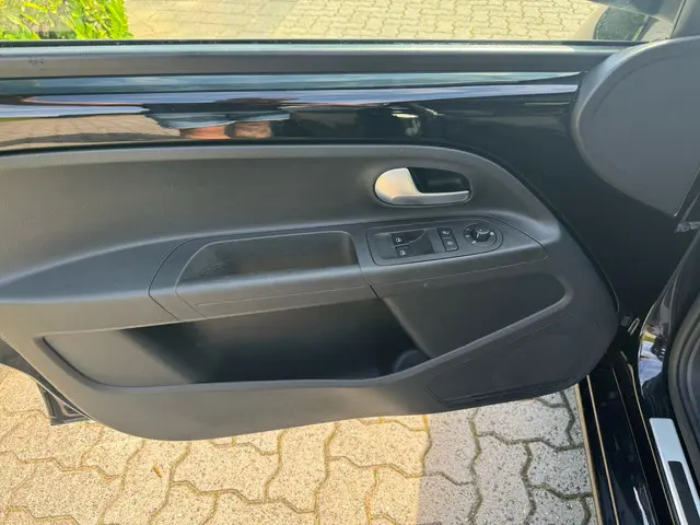 Volkswagen up! 1.0 BMT high up! 2018 Benzine 14