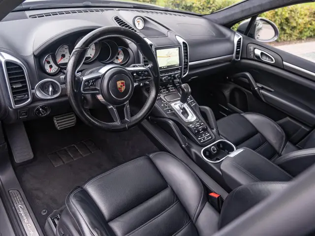 Porsche Cayenne 4.8 Turbo S 2015 Benzine 6