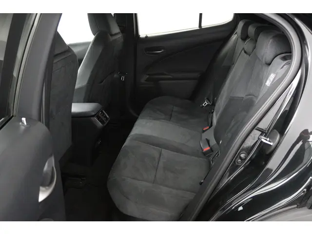 Lexus UX 250h Preference Line 2022 Hybride Benzine 18