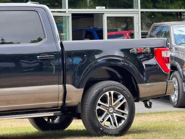Ford F-150 3.5L V6 Lariat full-spec 2024 Benzine 5