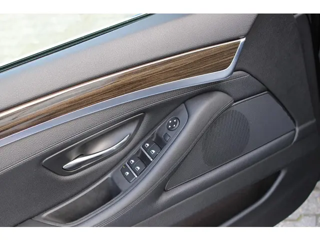 BMW 5 Serie 520i Executive 2014 Benzine 31