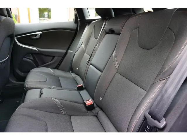 Volvo V40 Cross Country 1.6 T4 Momentum 2014 Benzine 11