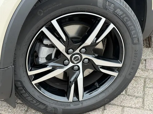 Volvo XC40 2.0 B4 Plus Dark 2025 Benzine 8
