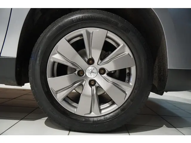 Peugeot 2008 1.2 PureTech Allure 2018 Benzine 21