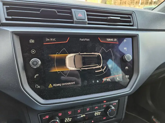 SEAT Arona 1.0 TSI Style Business Intense 2018 Benzine 32