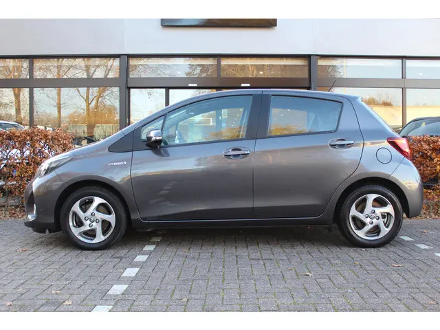 Toyota Yaris 1.5 Hybrid Trend 2015 Hybride Benzine 5