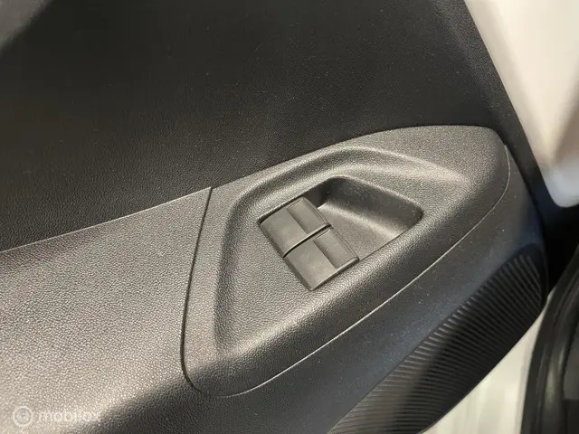 Peugeot 108 1.0 e-VTi Access 2018 Benzine 12