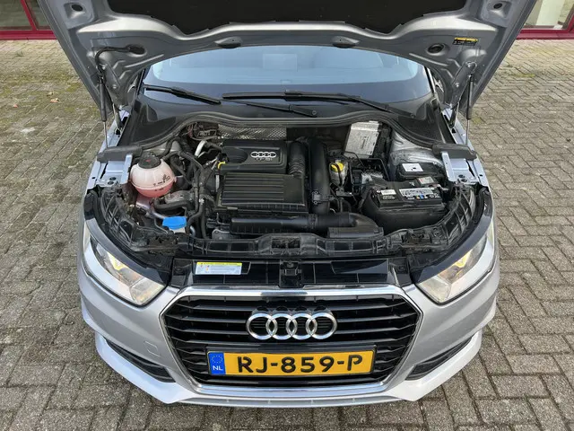 Audi A1 Sportback 1.4 TFSI Adrenalin 2017 Benzine 32