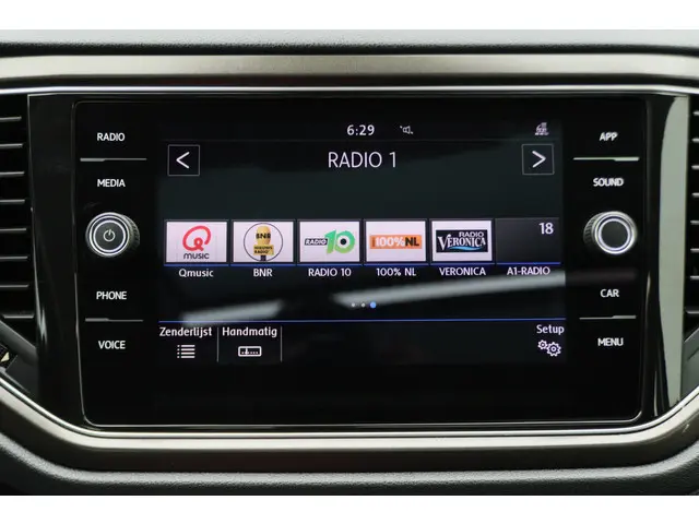 Volkswagen T-Roc 1.5 TSI Style Business 2018 Benzine 35