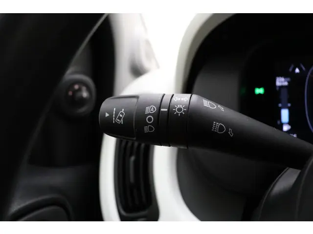 Fiat Panda 1.0 Hybrid Pandina 2025 Benzine 27