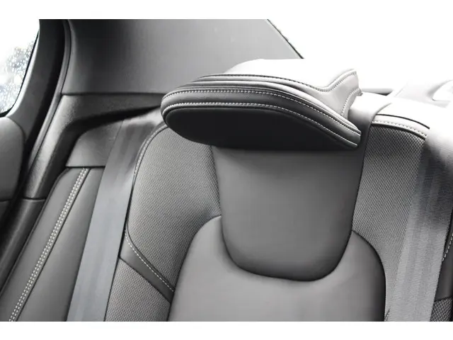 Volvo S60 2.0 B3 R-Design 2021 Benzine 17