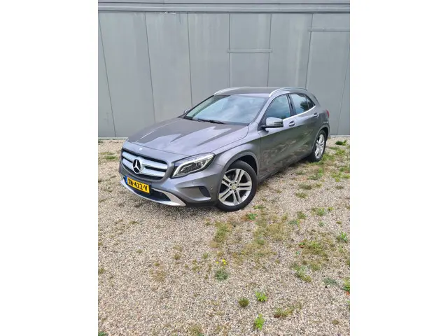Mercedes-Benz GLA 180 Prestige 2015 Benzine 8