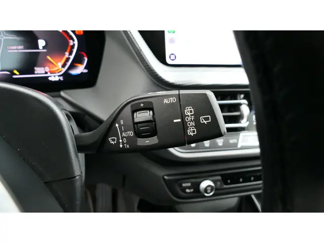 BMW 1 Serie 118i Executive Edition 2020 Benzine 59
