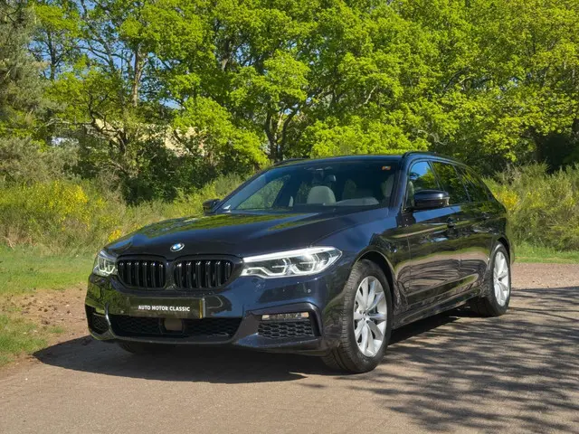 BMW 5 Serie Touring 540i xDrive M-Sport 2017 Benzine