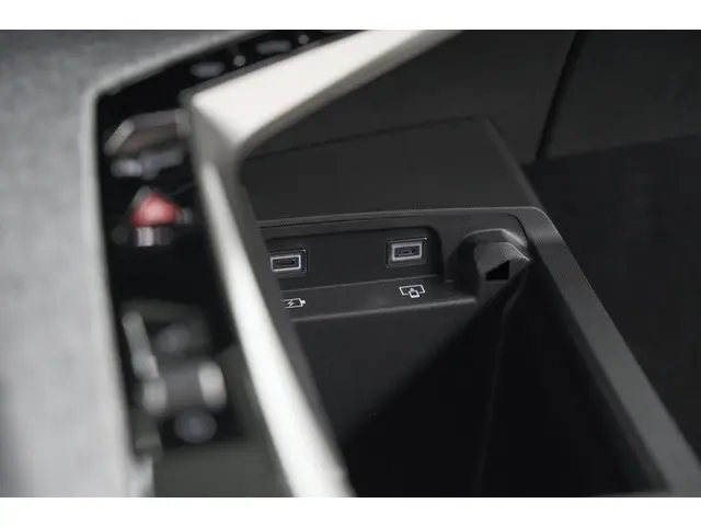 Peugeot 3008 1.2 Hybrid 136 GT 2025 Hybride Benzine 40