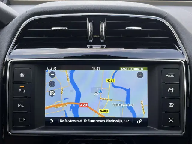 Jaguar XE 2.0 Portfolio 2015 Benzine 13