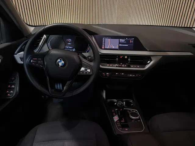 BMW 1 Serie 116i High Executive 2021 Benzine 15