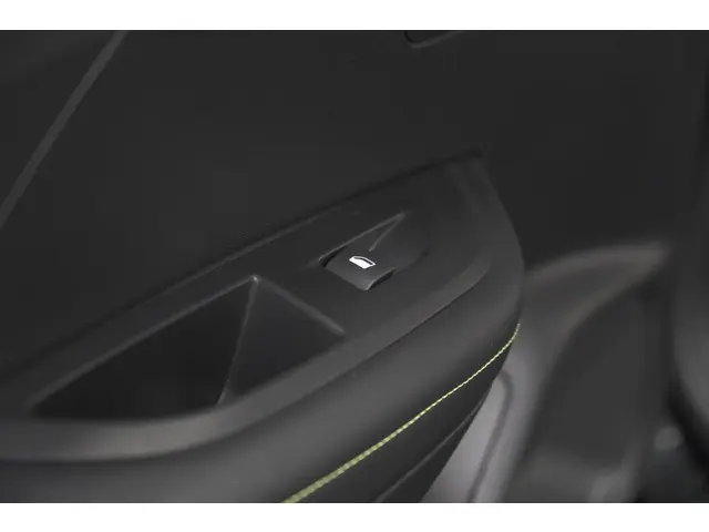 Peugeot 2008 PureTech 130 EAT8 GT 2024 Benzine 34