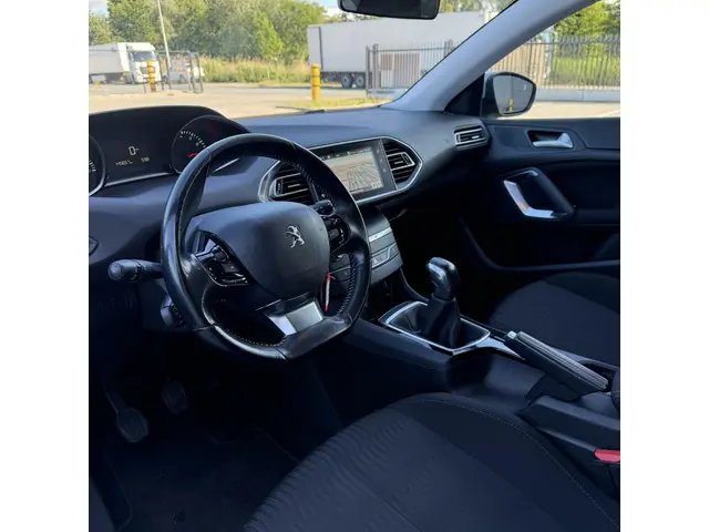 Peugeot 308 SW 1.2 2017 | Airco | Navi | Pdc | NW APK 2017 Benzine 5