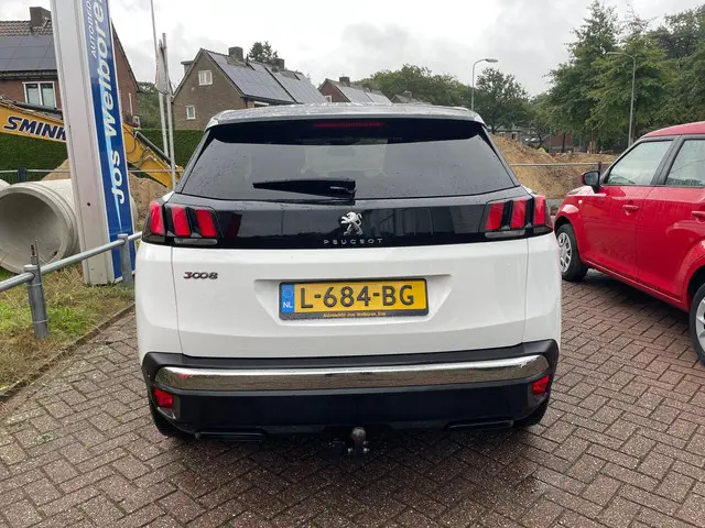 Peugeot 3008 1.2 PureTech Allure Automaat 2018 Benzine 6