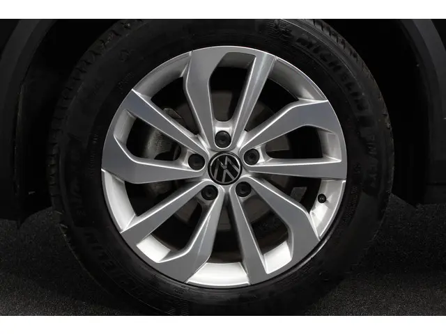 Volkswagen T-Roc 1.5 TSI 150pk DSG Style 2023 Benzine 2