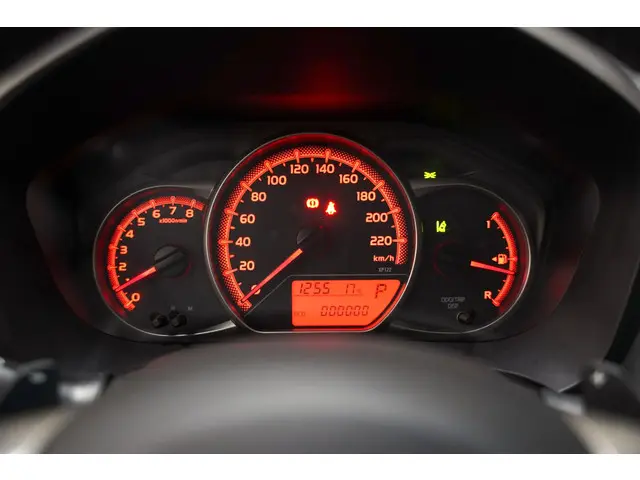 Toyota Yaris 1.3 VVT-i[5-Deurs Leder Navi] 2016 Benzine 18