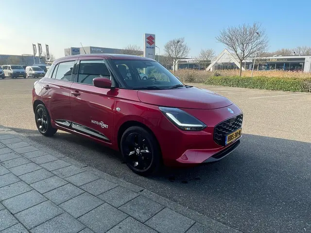 Suzuki Swift 1.2 Select Smart Hybrid 2025 Benzine 4