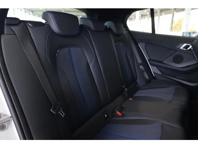 BMW 1 Serie 118i 2024 Benzine 8