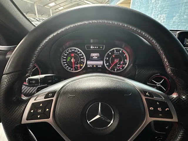 Mercedes-Benz A-Klasse AMG 45 4MATIC 2015 Benzine 17