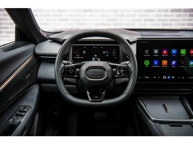 Lynk & Co 08 1.5 More 2025 Hybride Benzine 3