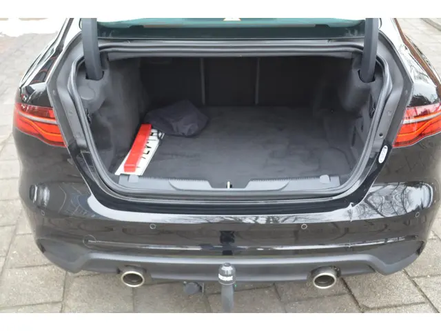 Jaguar XE 2.0 P250 SE 2020 Benzine 30
