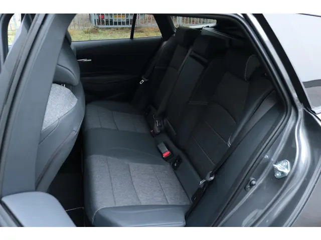 Toyota Corolla Hybrid 140 Dynamic 2025 Hybride Benzine 33