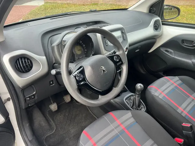 Peugeot 108 1.0 e-VTi Active 2015 Benzine 8