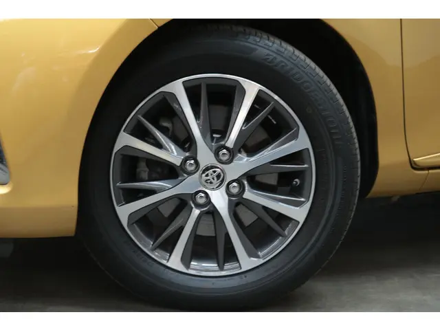 Toyota Yaris 1.5 Hybrid Y20, Navi 2019 Hybride Benzine 3