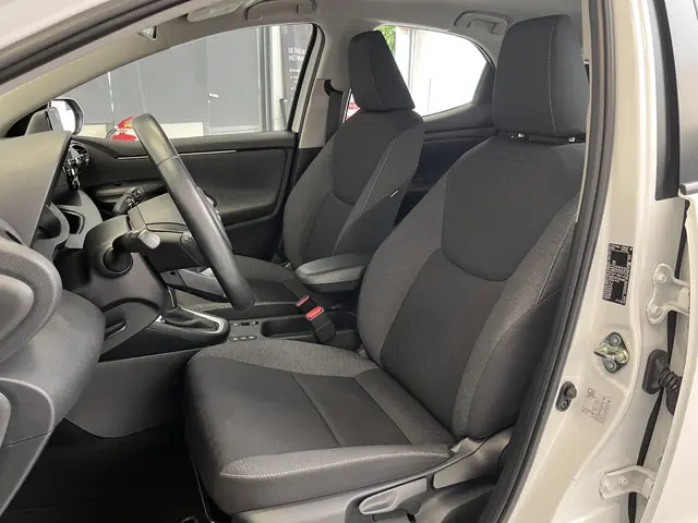 Toyota Yaris 1.5 Hybrid 115 Active 2021 Hybride Benzine 4