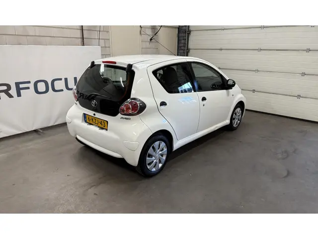 Toyota Aygo 1.0 VVT-i Now 2013 Benzine 7