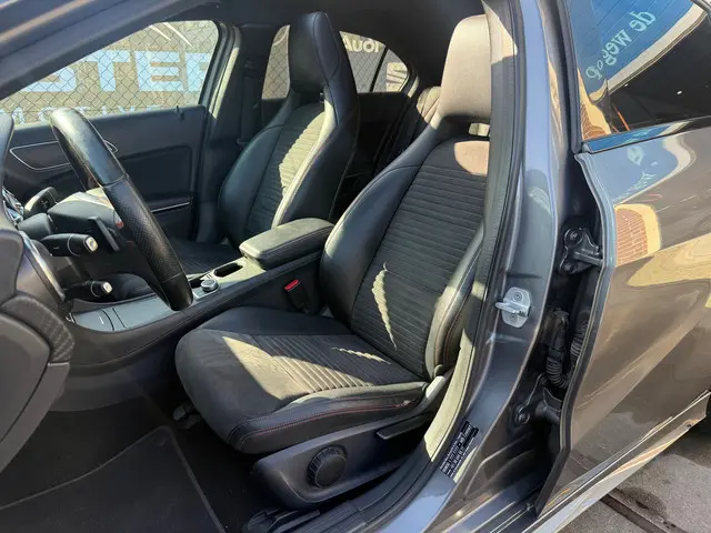 Mercedes-Benz A-Klasse 180 pano amg-pakket 2015 Benzine 9