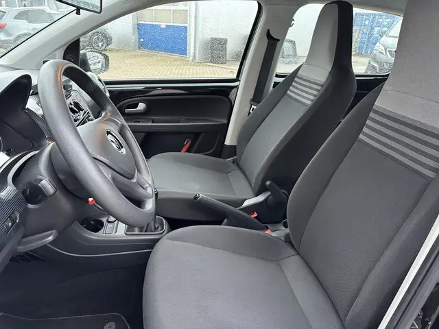 Volkswagen up! 1.0 2021 Benzine 4