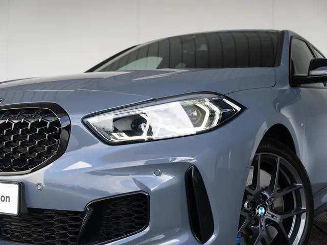 BMW 1 Serie M135i xDrive 2021 Benzine 13