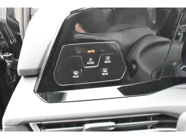 Volkswagen Golf 1.5 TSI R-Line 2023 Benzine 30