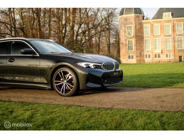 BMW 3 Serie Touring 320i | NAP | M sport | 2023 Benzine 18