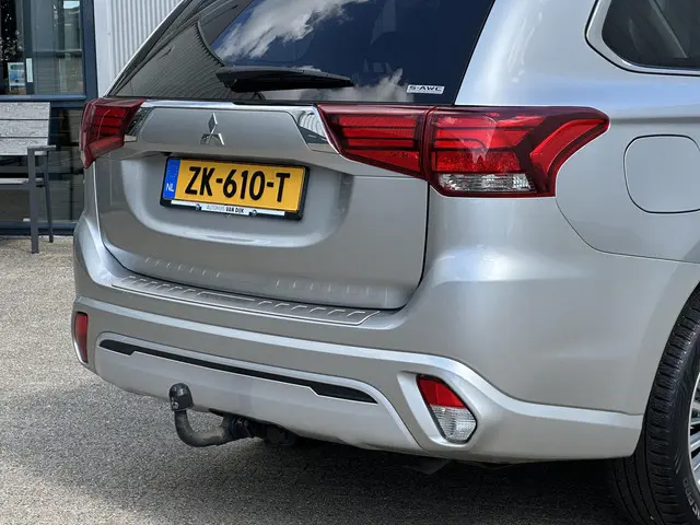 Mitsubishi Outlander 2.4 PHEV Pure+ 2019 Hybride Benzine 25