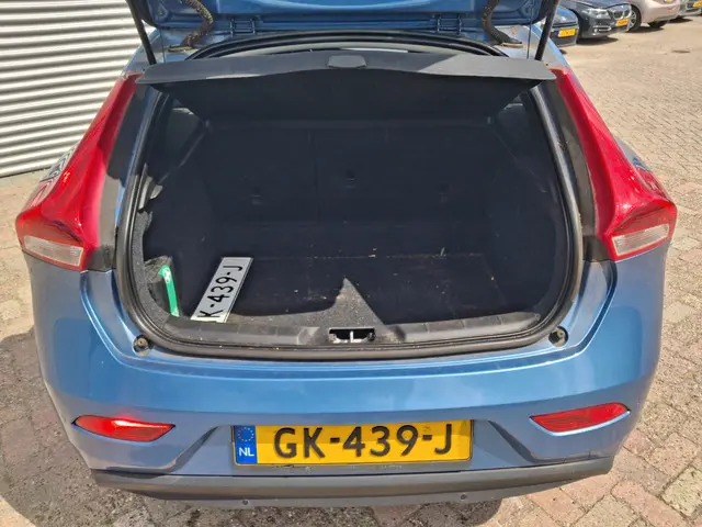 Volvo V40 2.0 T2 Summum 2015 Benzine 12