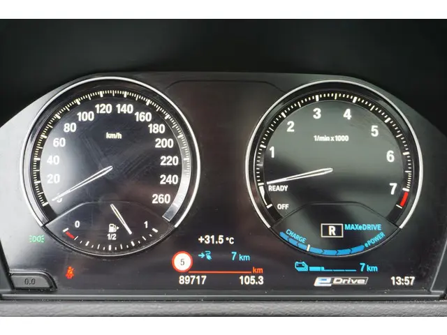 BMW X1 xDrive25e 2022 Hybride Benzine 9