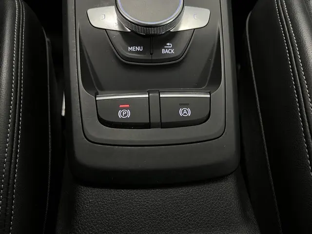 Audi Q2 30 TFSI S-Line 2022 Benzine 44