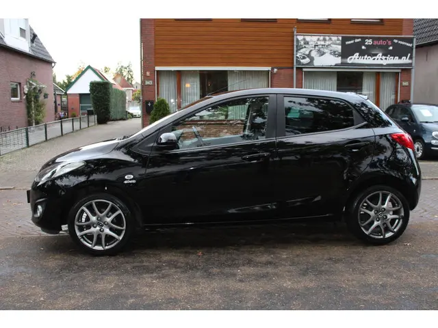 Mazda 2 1.3 Hanabi 2013 Benzine 2