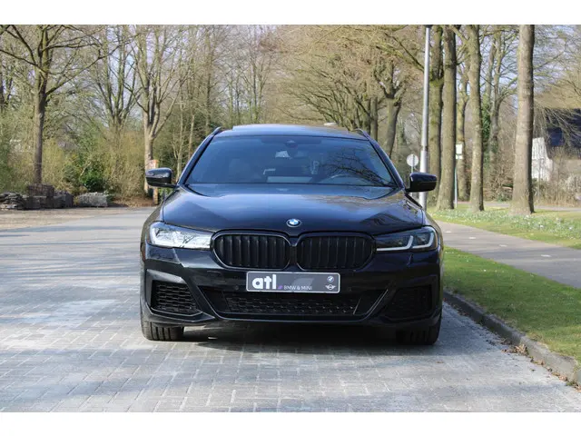 BMW 5 Serie Touring 540i xDrive Touring 2022 Benzine 8