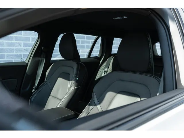Volvo V60 T6 Recharge AWD R-Design 2020 Hybride Benzine 6