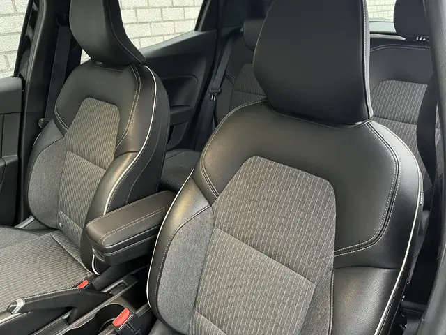 Renault Clio 1.0 TCe Intens 2020 Benzine 32