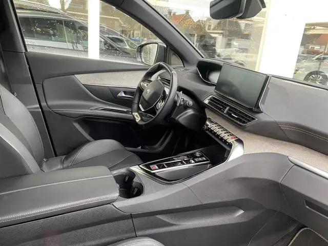 Peugeot 5008 1.2 Hybrid 136 GT 2024 Hybride Benzine 4